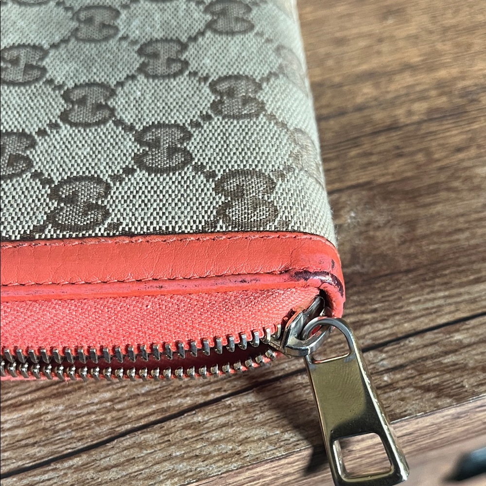 Gucci Beige and Orange Monogram Zip Wallet - Picture 9 of 12